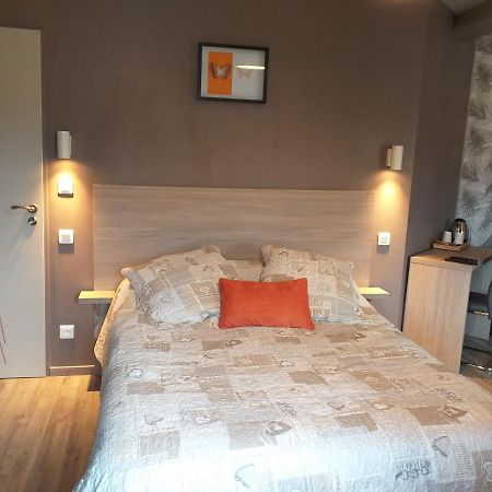 Au Petit Bonheur Bed & Breakfast Saint-Martin-du-Frene Exterior photo