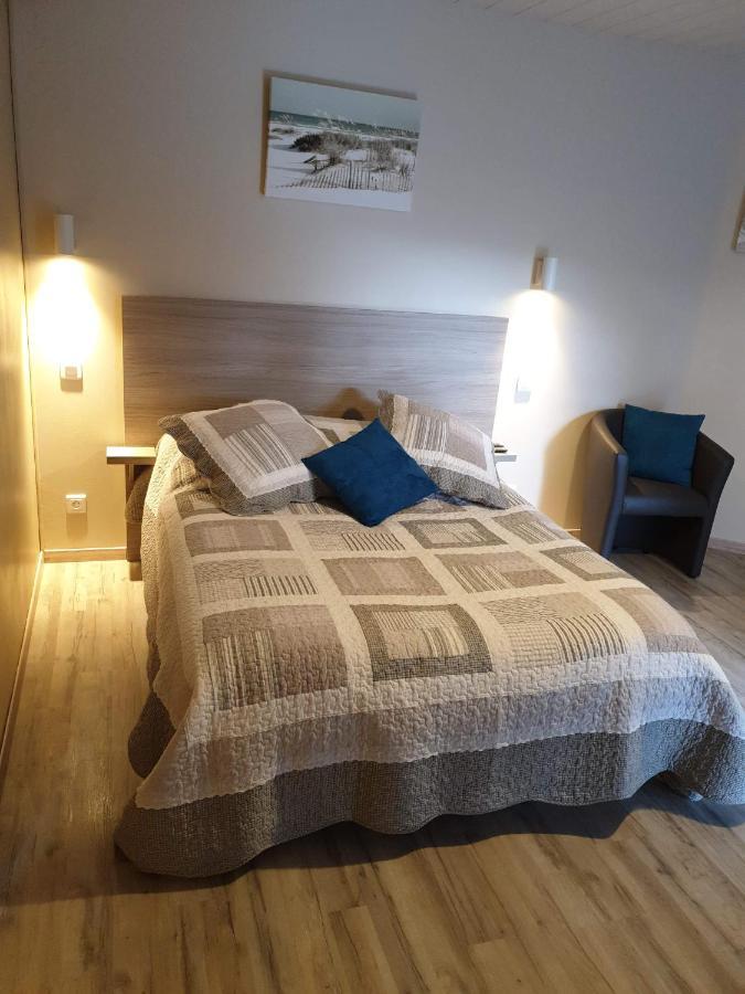 Au Petit Bonheur Bed & Breakfast Saint-Martin-du-Frene Exterior photo
