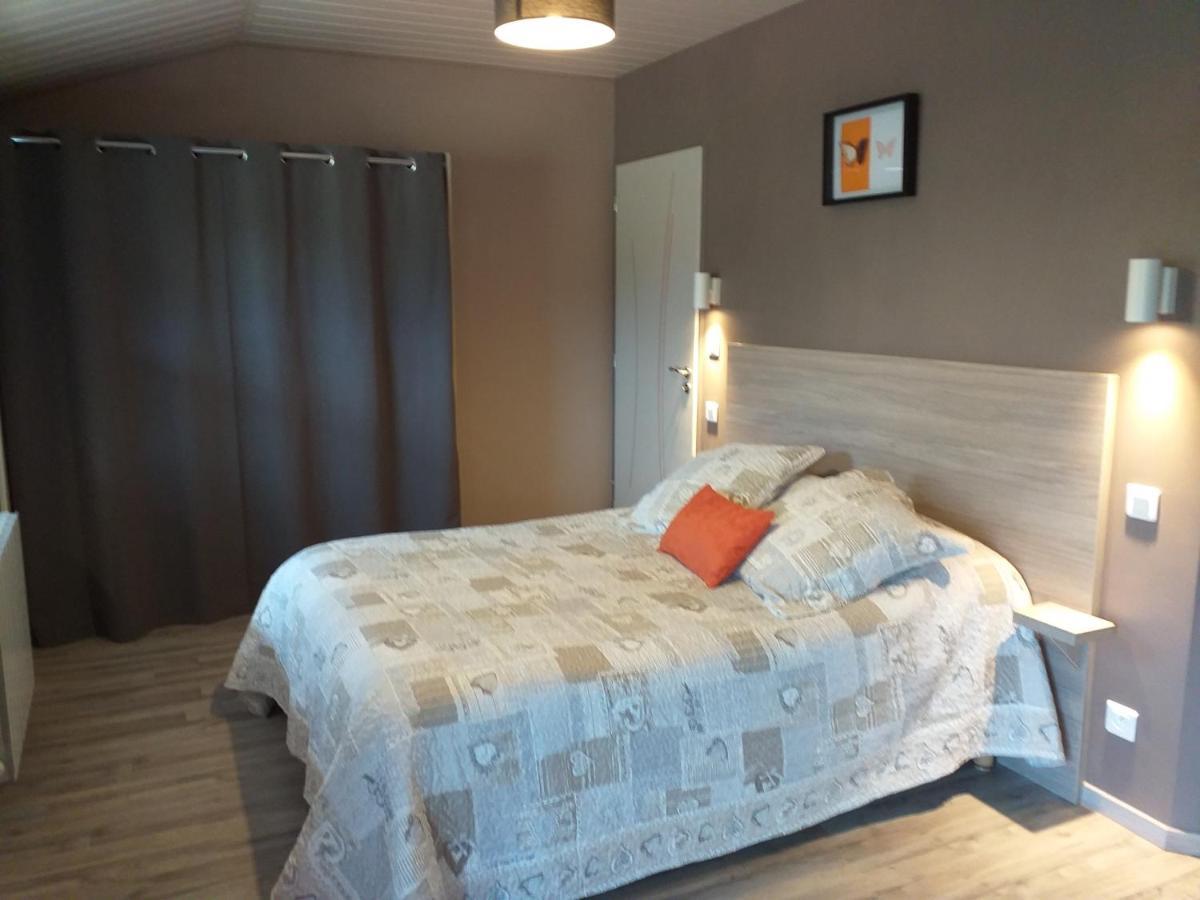 Au Petit Bonheur Bed & Breakfast Saint-Martin-du-Frene Exterior photo