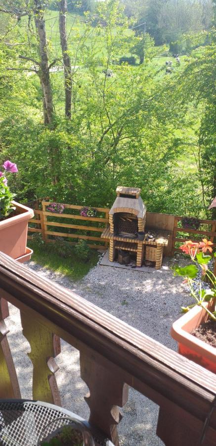 Au Petit Bonheur Bed & Breakfast Saint-Martin-du-Frene Exterior photo
