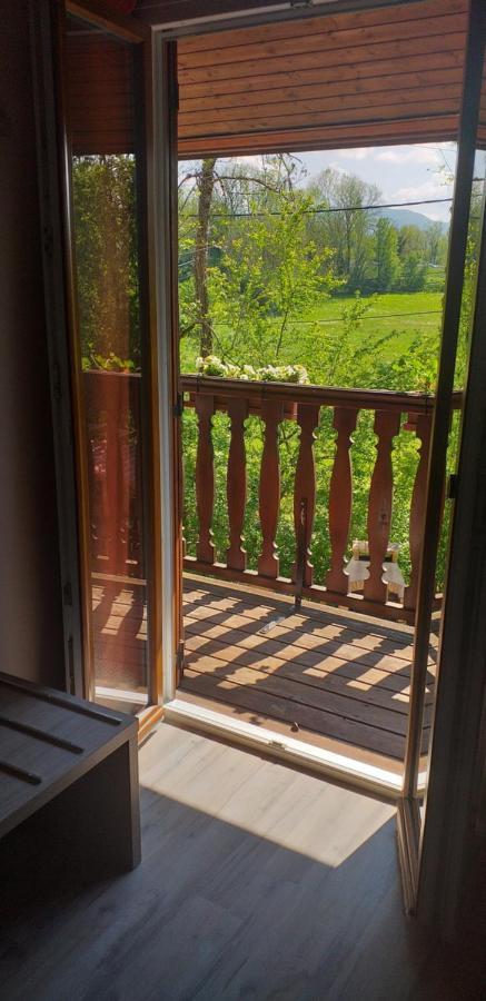 Au Petit Bonheur Bed & Breakfast Saint-Martin-du-Frene Exterior photo
