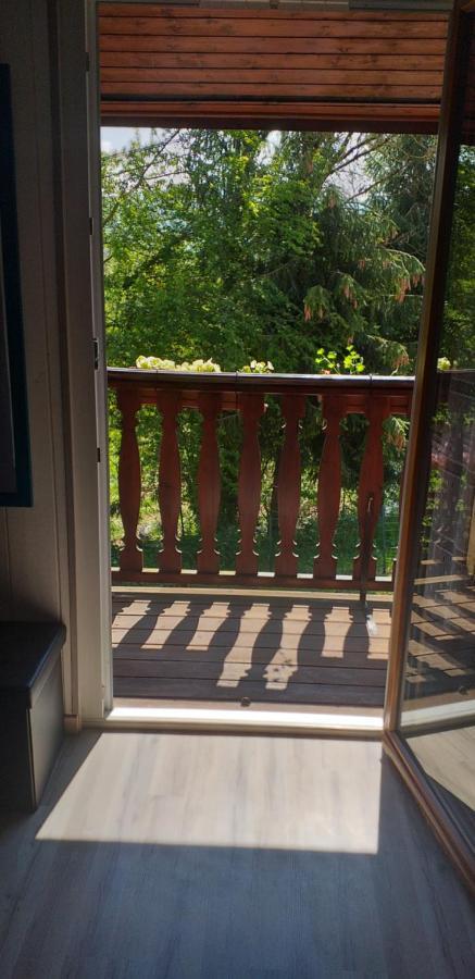 Au Petit Bonheur Bed & Breakfast Saint-Martin-du-Frene Exterior photo